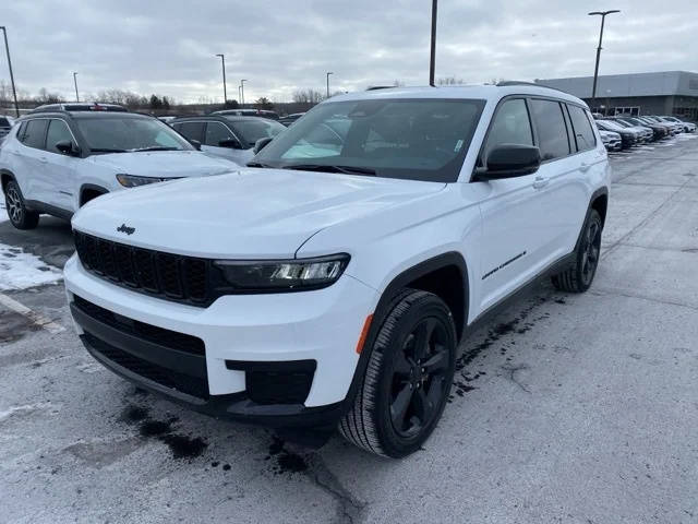 2022 Jeep Grand Cherokee L Altitude 4WD photo