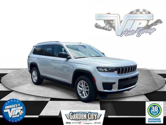 2022 Jeep Grand Cherokee L Laredo 4WD photo