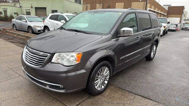 2015 Chrysler Town and Country Touring-L FWD photo