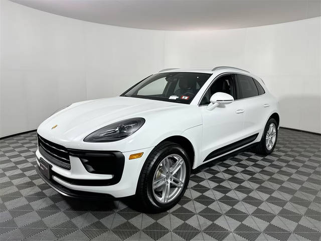 2022 Porsche Macan  AWD photo