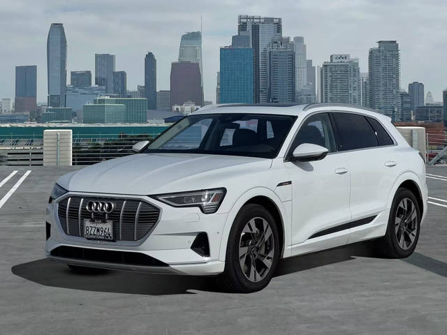 2022 Audi e-tron Premium Plus AWD photo