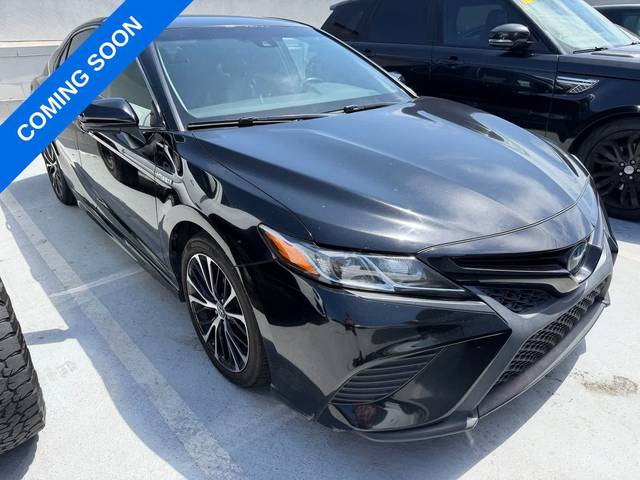 2019 Toyota Camry Hybrid SE FWD photo