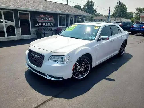 2020 Chrysler 300 Limited RWD photo