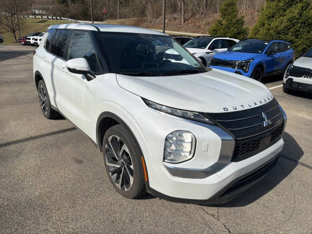 2022 Mitsubishi Outlander ES 4WD photo