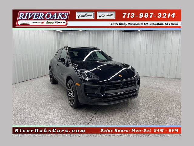 2022 Porsche Macan  AWD photo