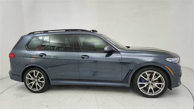 2022 BMW X7 M50i AWD photo