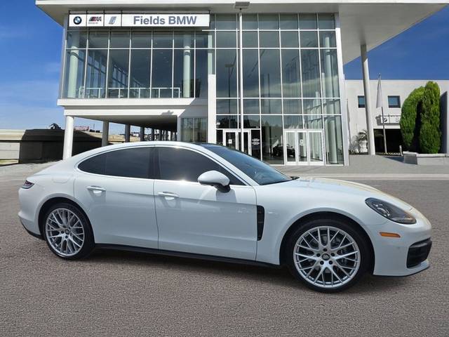 2022 Porsche Panamera  RWD photo