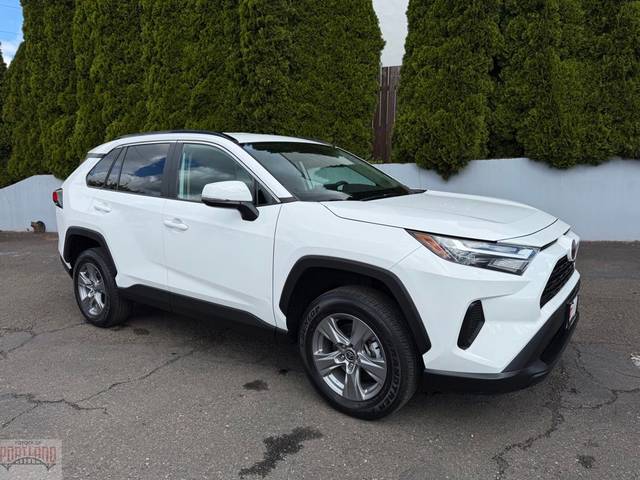 2022 Toyota RAV4 XLE AWD photo
