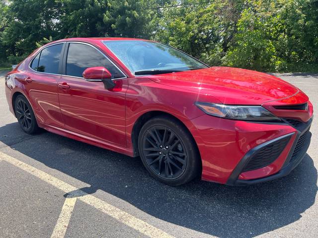 2022 Toyota Camry SE AWD photo