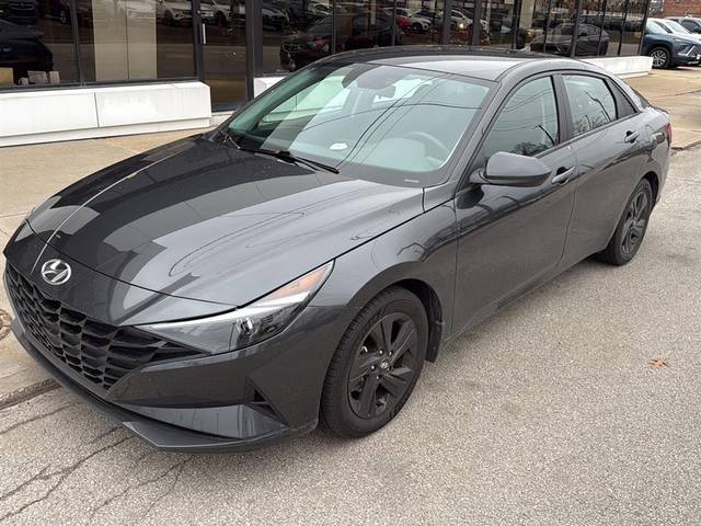 2022 Hyundai Elantra SEL FWD photo