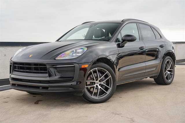 2022 Porsche Macan  AWD photo