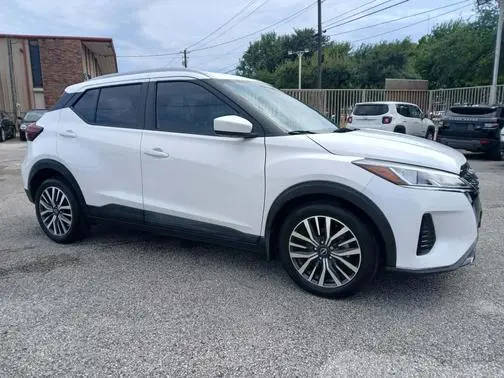 2022 Nissan Kicks SV FWD photo