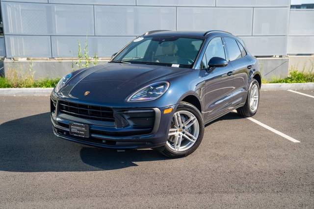 2022 Porsche Macan  AWD photo