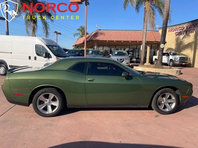 2022 Dodge Challenger SXT RWD photo