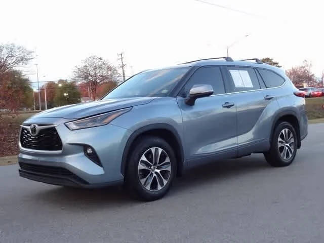 2022 Toyota Highlander XLE AWD photo