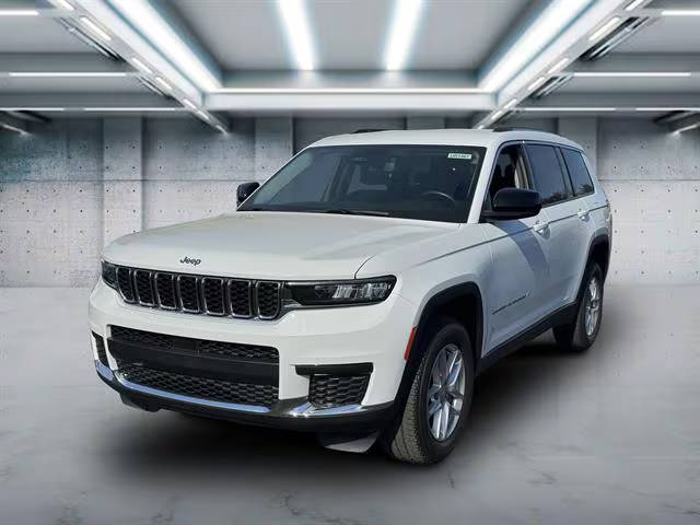 2022 Jeep Grand Cherokee L Laredo 4WD photo