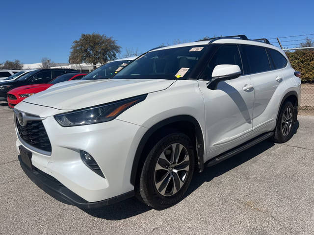 2021 Toyota Highlander XLE FWD photo