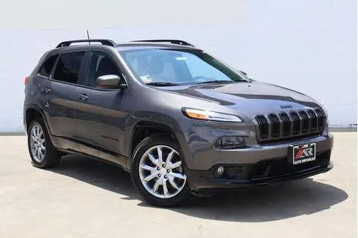 2018 Jeep Cherokee Latitude Tech Connect FWD photo