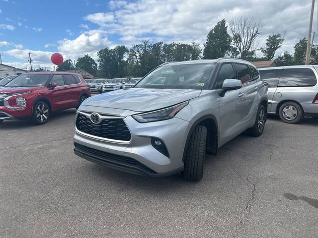 2022 Toyota Highlander XLE AWD photo