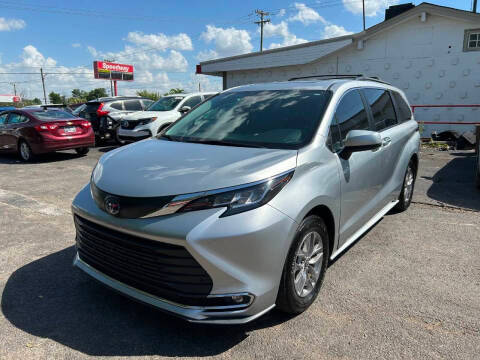 2022 Toyota Sienna XLE FWD photo