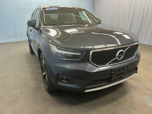 2022 Volvo XC40 Momentum AWD photo