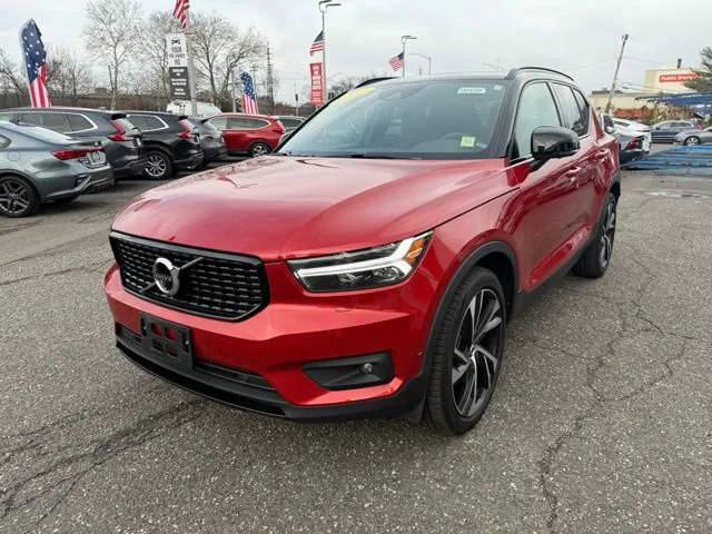 2022 Volvo XC40 R-Design AWD photo