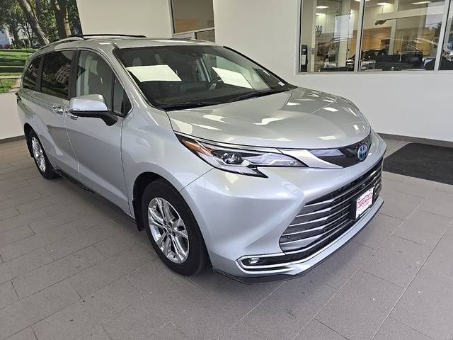 2022 Toyota Sienna Platinum AWD photo
