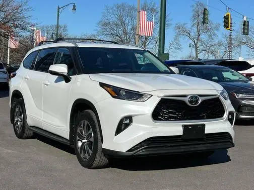 2022 Toyota Highlander XLE AWD photo