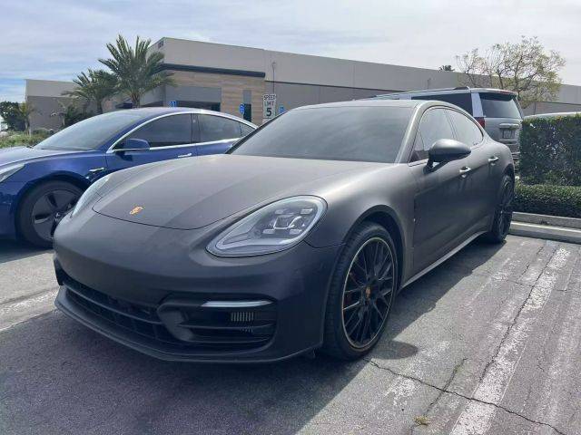 2022 Porsche Panamera  RWD photo