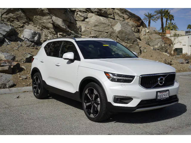 2022 Volvo XC40 Momentum AWD photo