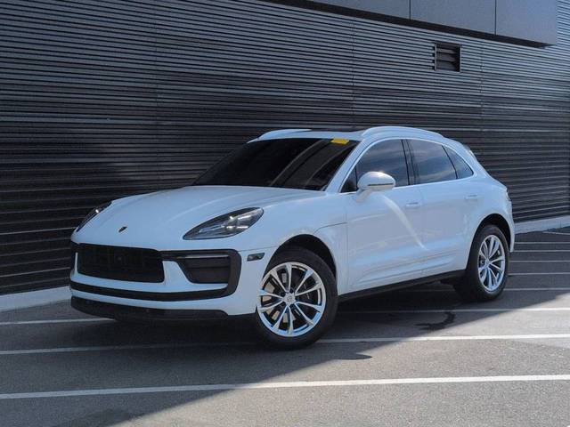 2022 Porsche Macan  AWD photo