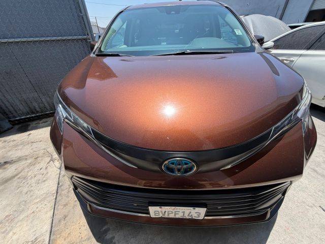 2021 Toyota Sienna XLE AWD photo