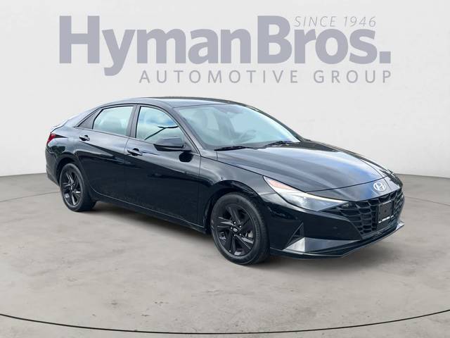 2022 Hyundai Elantra SEL FWD photo