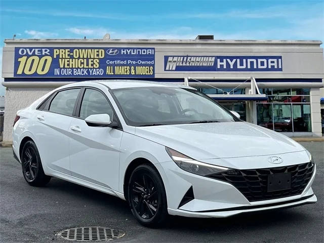 2022 Hyundai Elantra SEL FWD photo