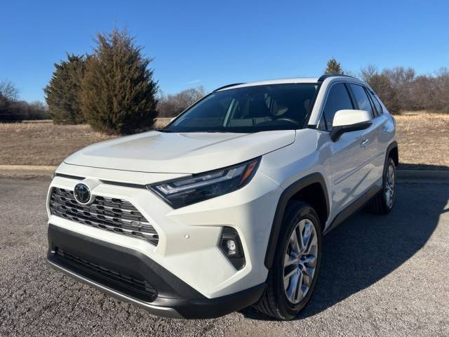 2022 Toyota RAV4 Limited FWD photo