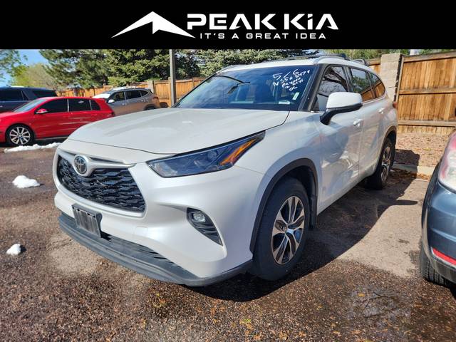 2022 Toyota Highlander XLE AWD photo