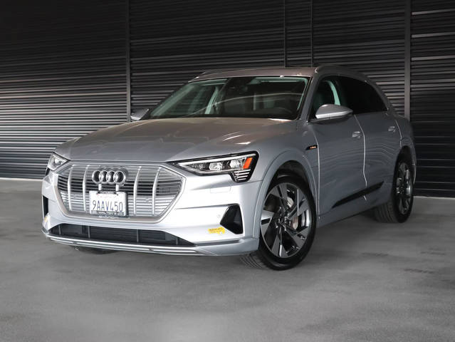 2022 Audi e-tron Premium AWD photo