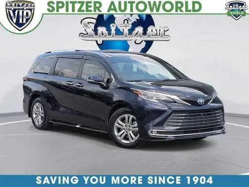 2022 Toyota Sienna Platinum AWD photo