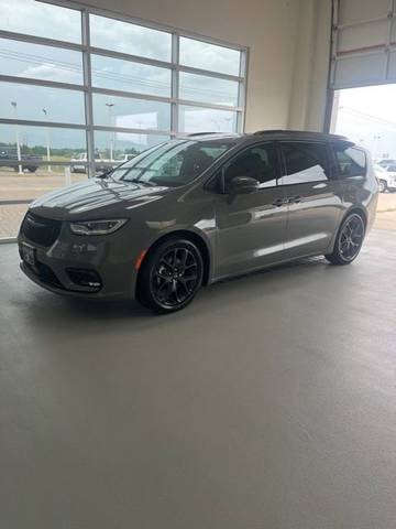 2022 Chrysler Pacifica Minivan Limited FWD photo