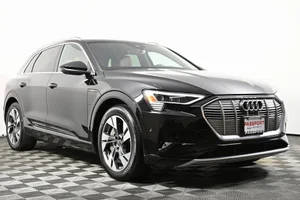 2022 Audi e-tron Premium Plus AWD photo