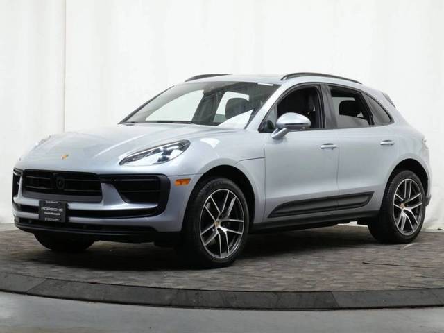 2022 Porsche Macan  AWD photo