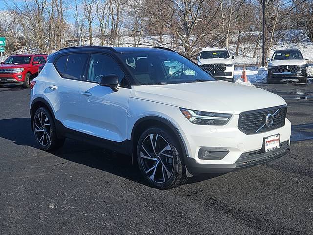 2022 Volvo XC40 R-Design AWD photo