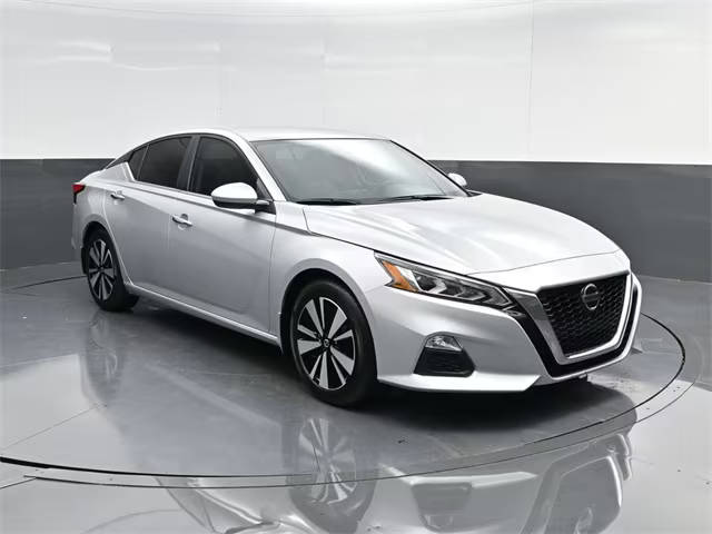 2022 Nissan Altima 2.5 SV FWD photo