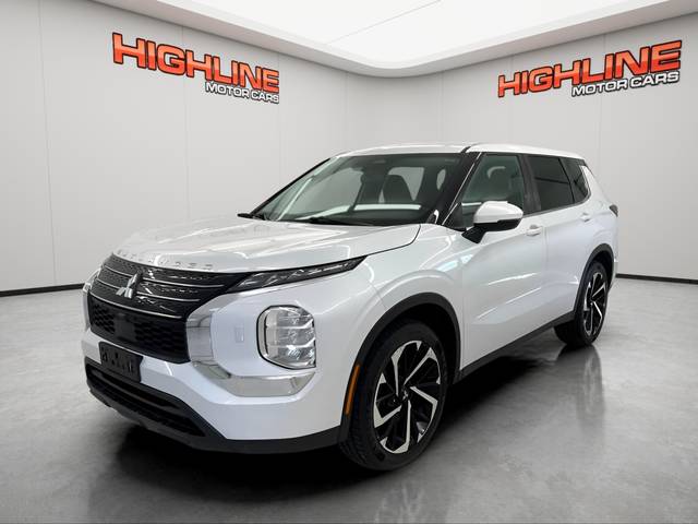 2022 Mitsubishi Outlander ES 4WD photo