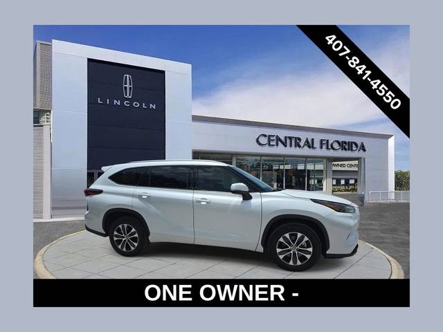 2022 Toyota Highlander XLE FWD photo