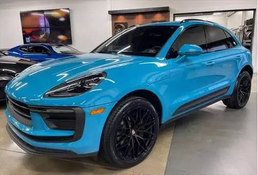 2022 Porsche Macan  AWD photo