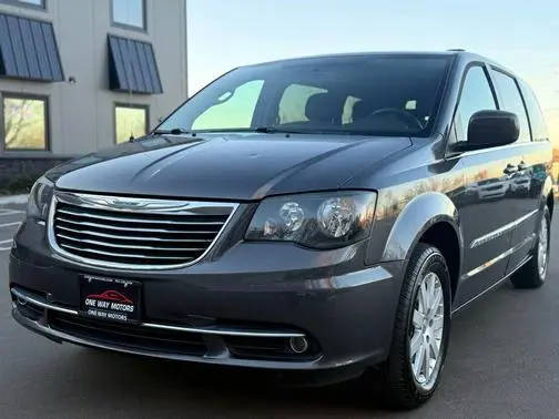 2016 Chrysler Town and Country Touring FWD photo