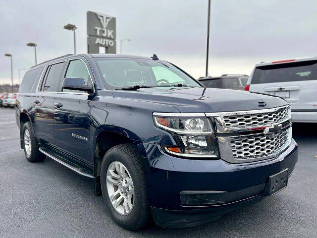 2019 Chevrolet Suburban LT 4WD photo