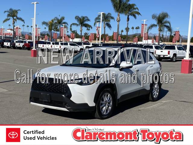 2022 Toyota Corolla Cross LE AWD photo