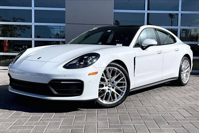 2022 Porsche Panamera  RWD photo
